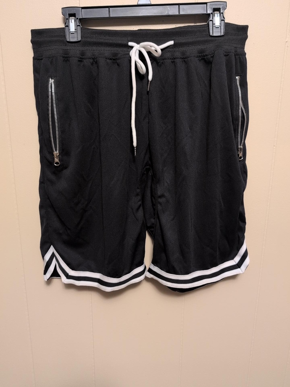 Men's Black Basketball Athletic Shorts XL Zipper Pockets White Trim